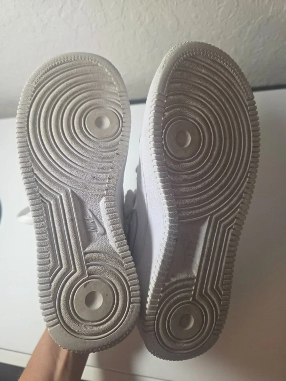 NIKE Boys Air Force One 1 Triple White Mid LE size 4Y - DH2933-111